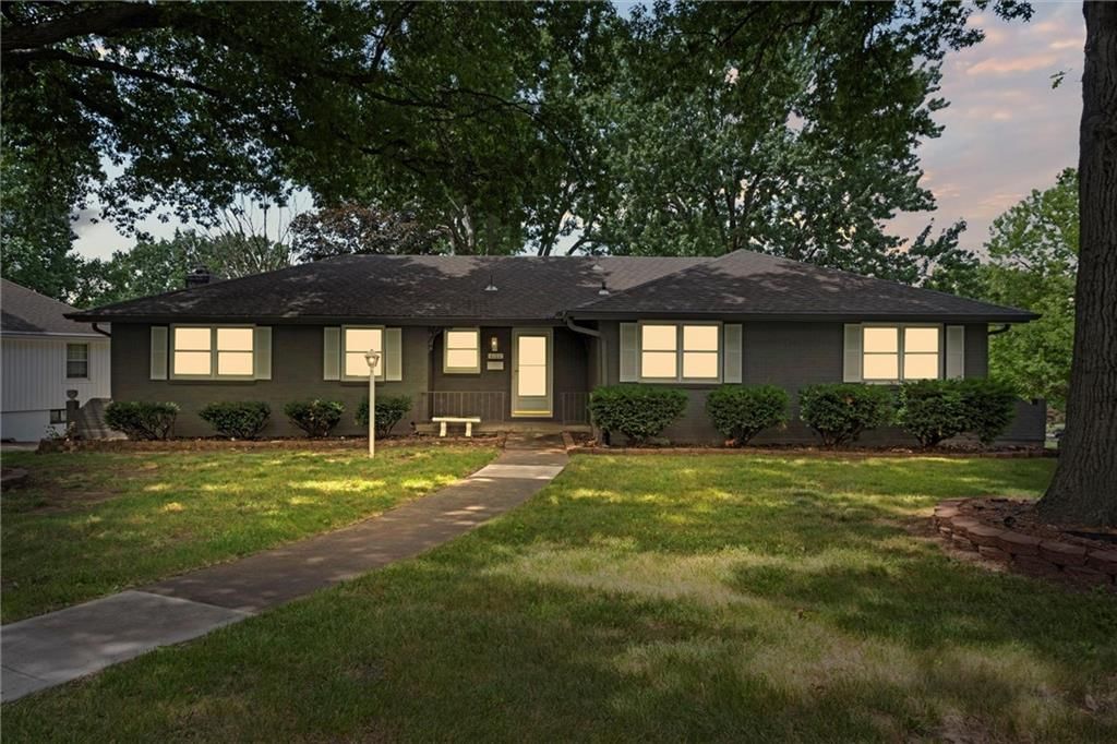 6100 Englewood Avenue — photo 3