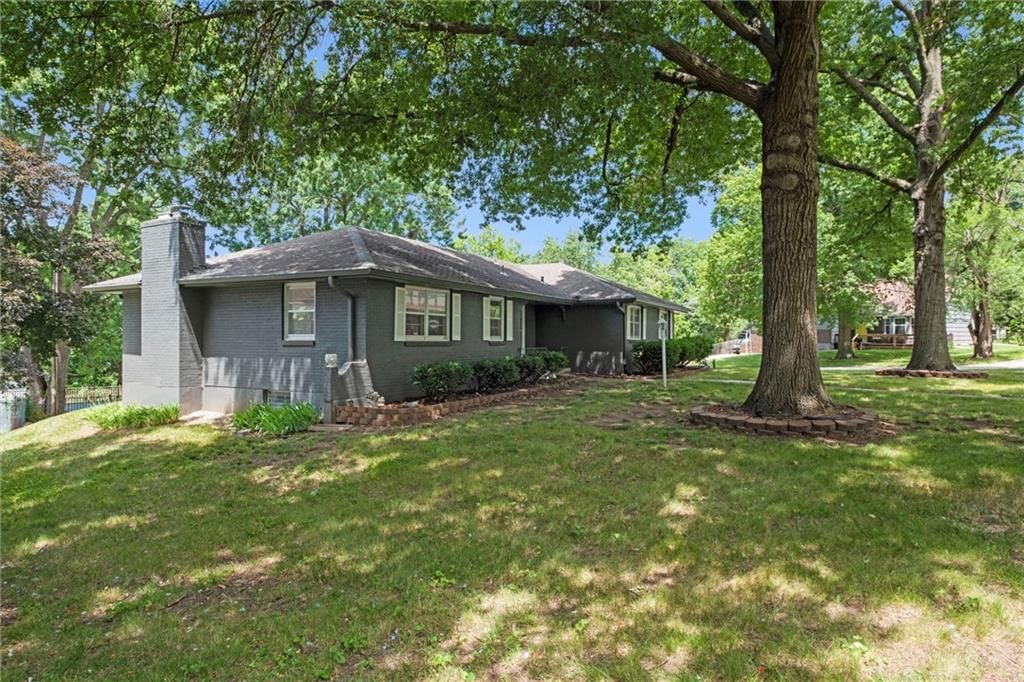 6100 Englewood Avenue — photo 4