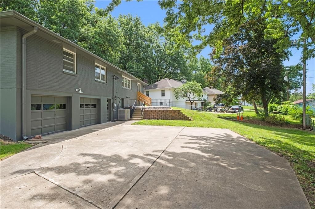 6100 Englewood Avenue — photo 7