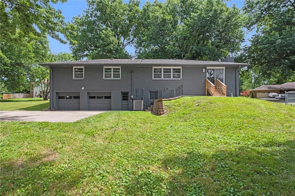 6100 Englewood Avenue — photo 9