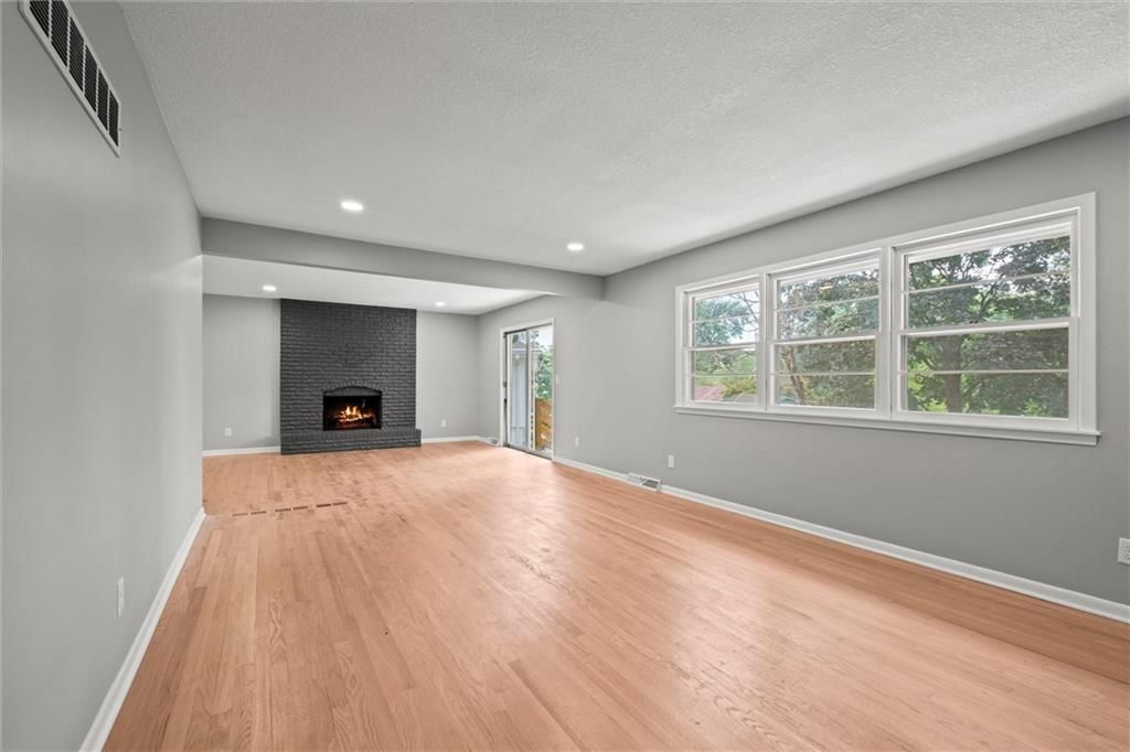 6100 Englewood Avenue — photo 17