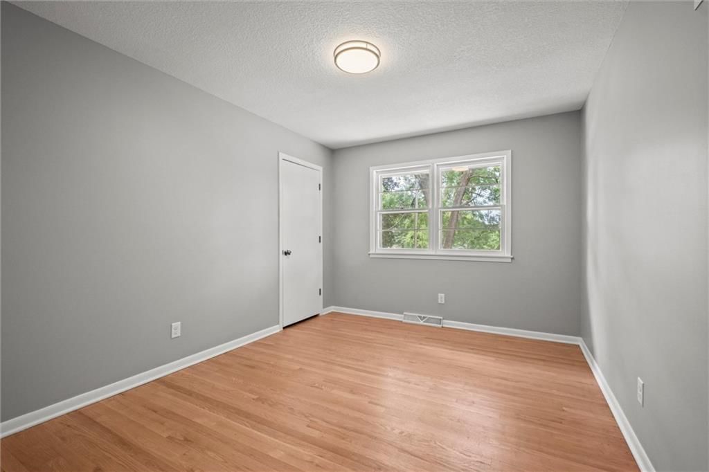 6100 Englewood Avenue — photo 19