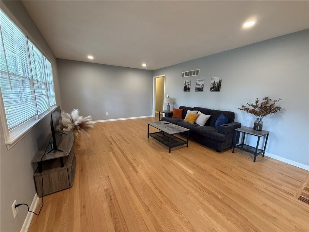 6100 Englewood Avenue — photo 35
