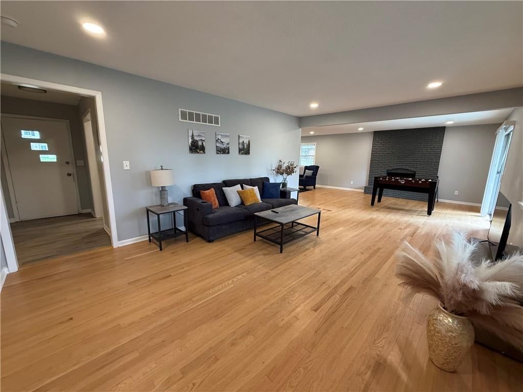 6100 Englewood Avenue — photo 36