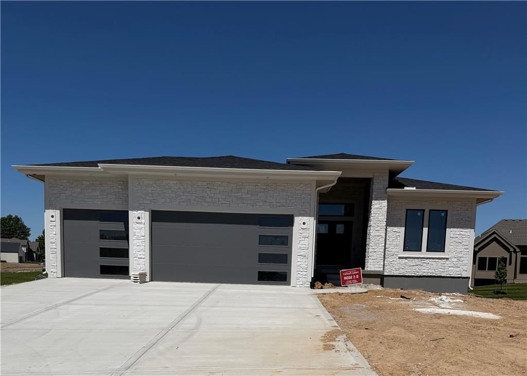 6010 Apache Drive — photo 1