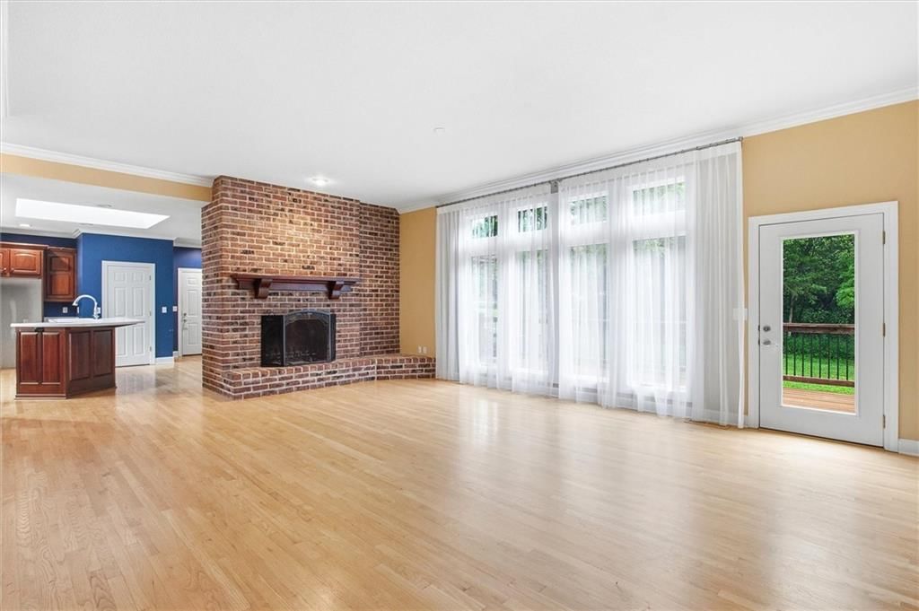 2530 Greenwood Drive — photo 6