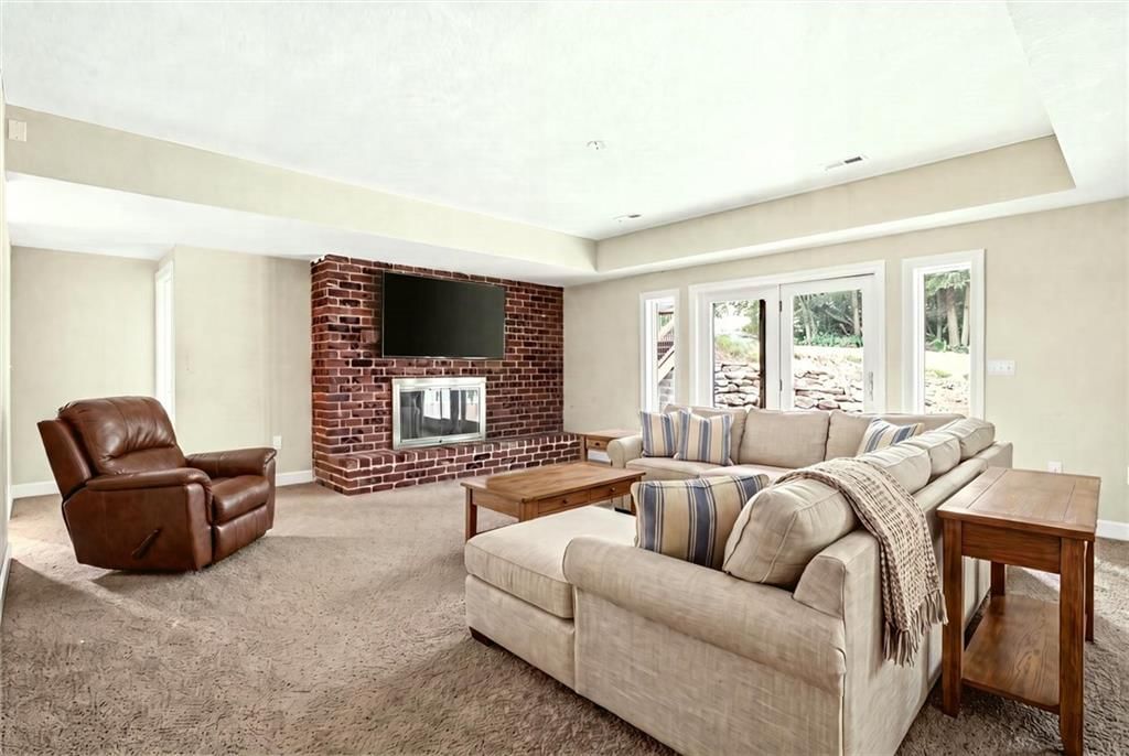 2530 Greenwood Drive — photo 18