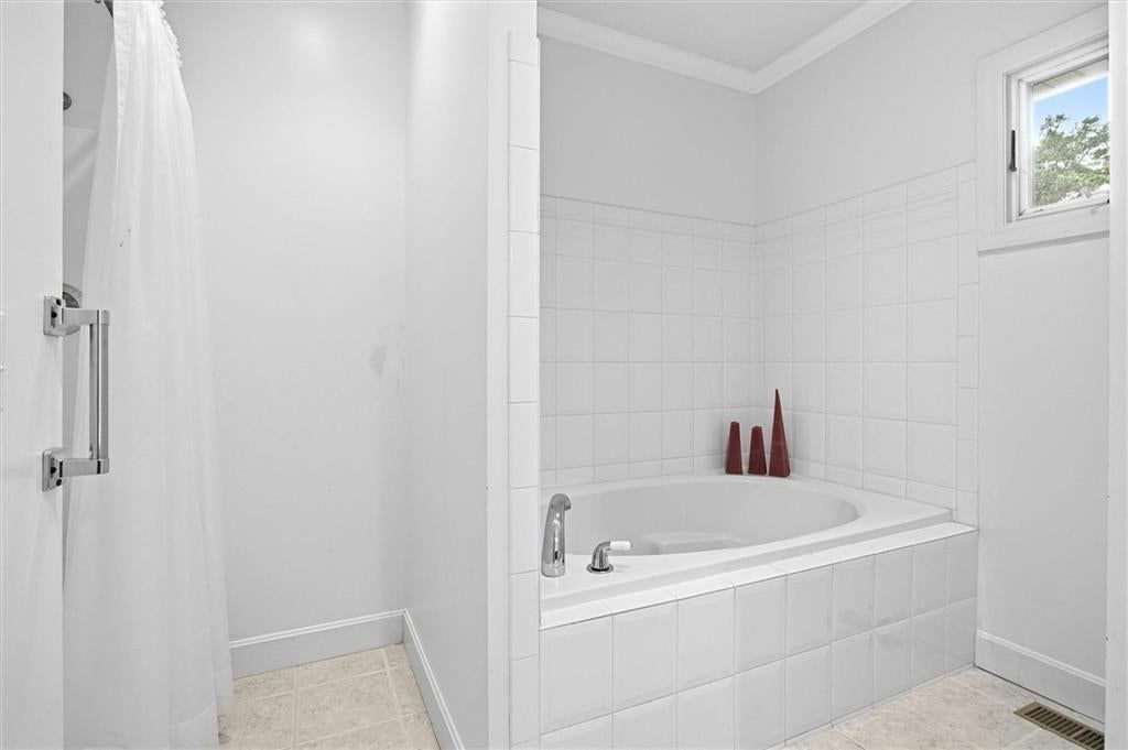 2530 Greenwood Drive — photo 28