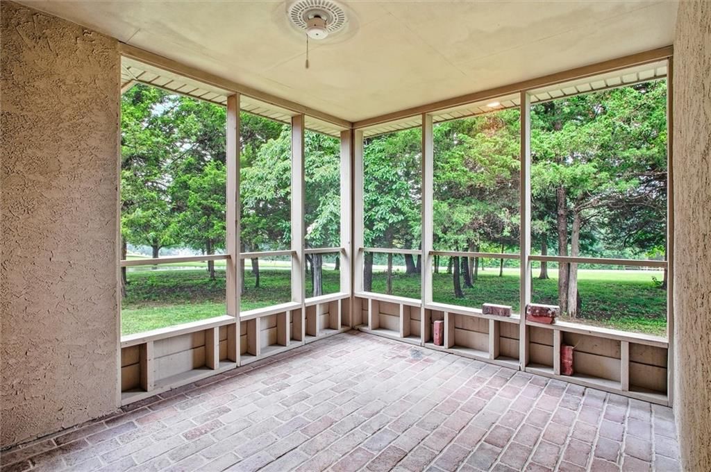 2530 Greenwood Drive — photo 34