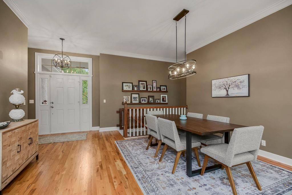 916 SW Lauren Court — photo 3