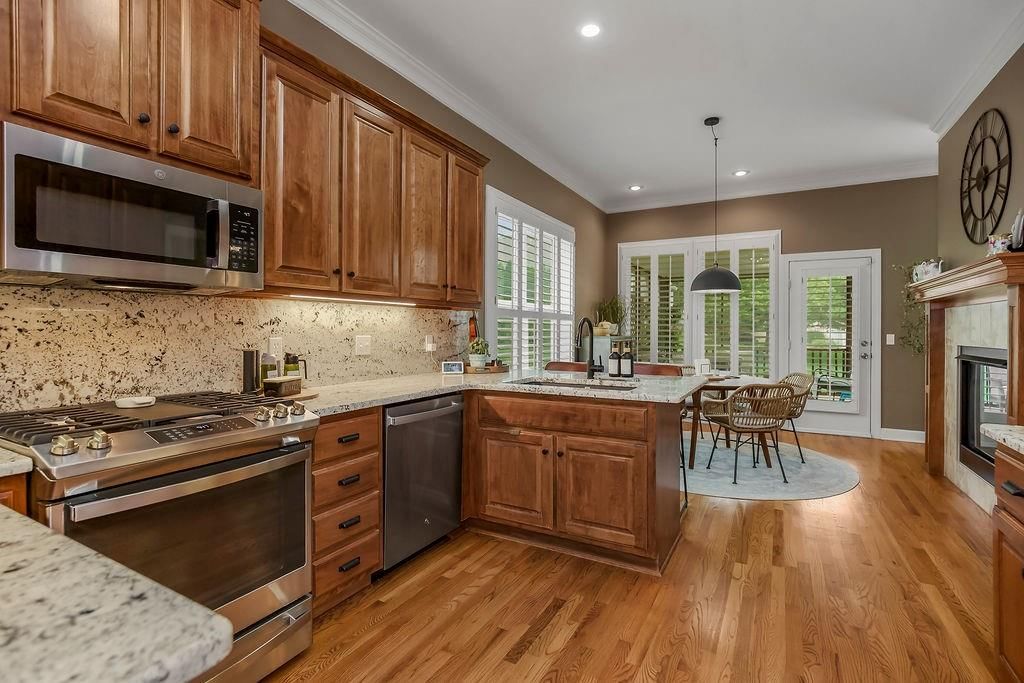 916 SW Lauren Court — photo 14