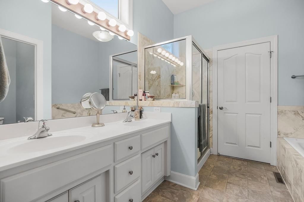 916 SW Lauren Court — photo 19
