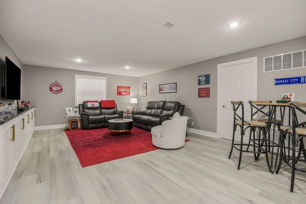 916 SW Lauren Court — photo 25
