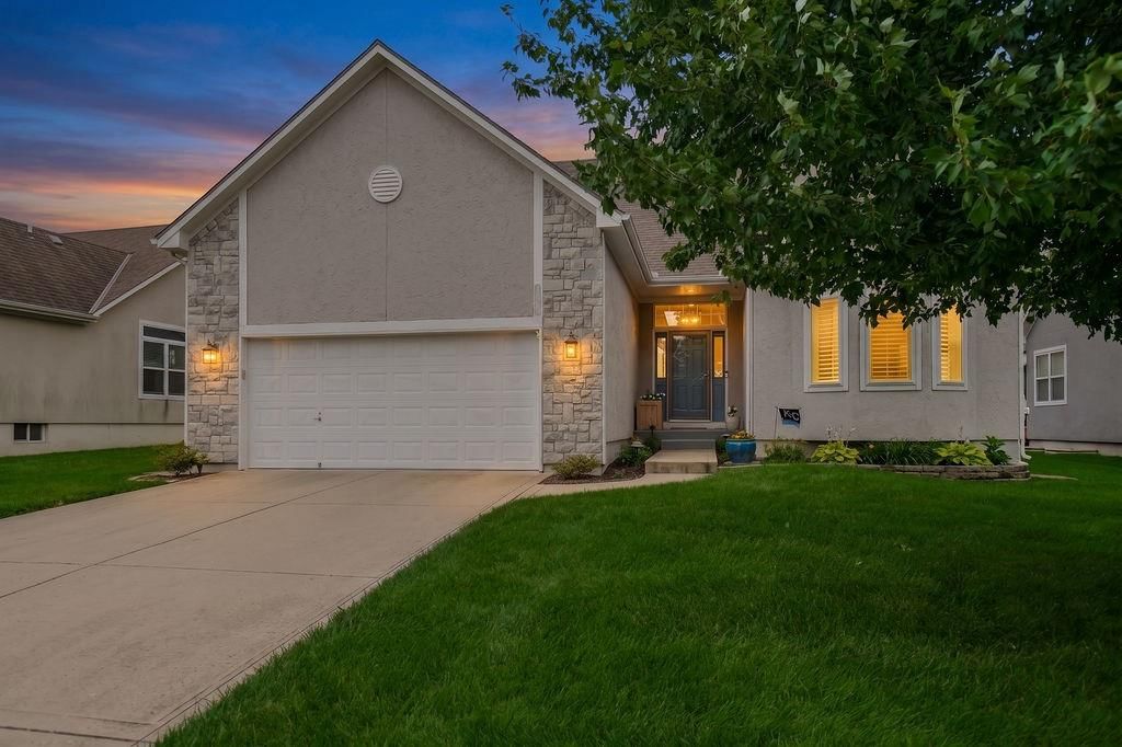 916 SW Lauren Court — photo 31