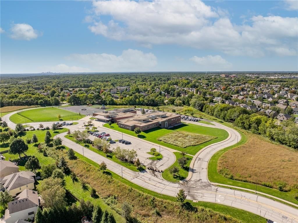 Photo 4 of 36 - 5612 NW 96th Street, Kansas City, MO 64154