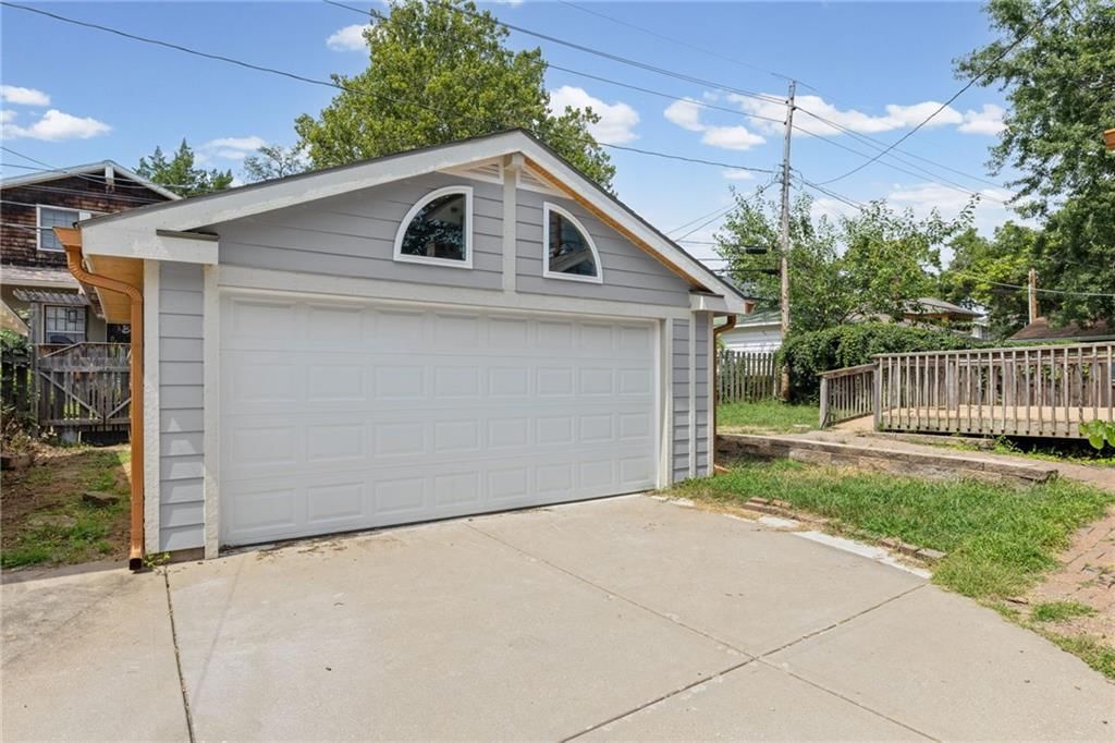 6024 OAK Street — photo 39