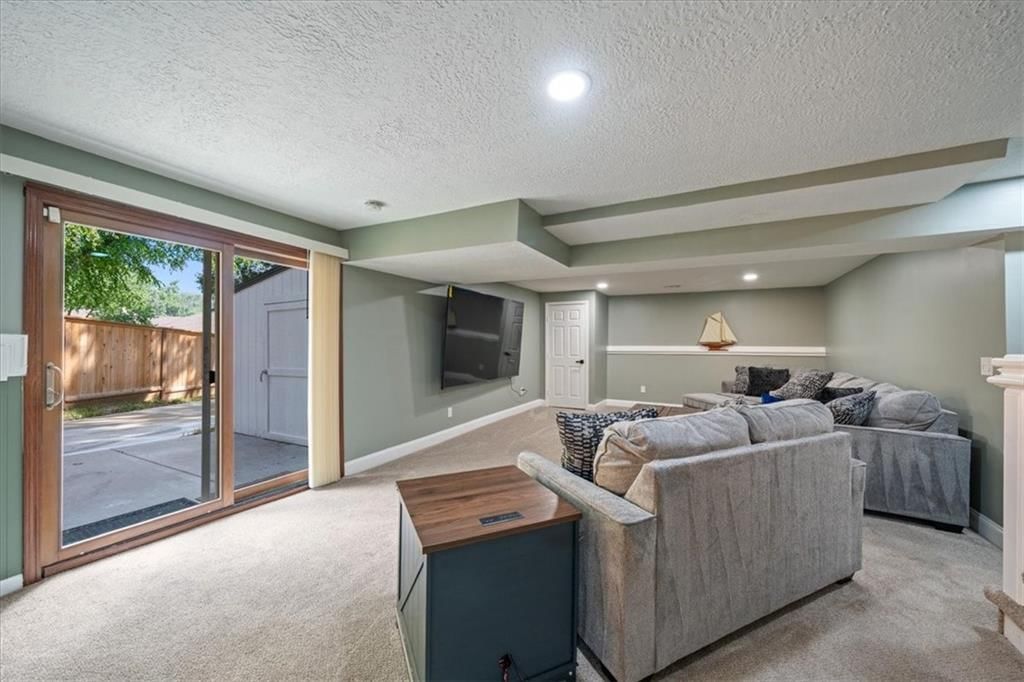 8230 W 99th Street — photo 34