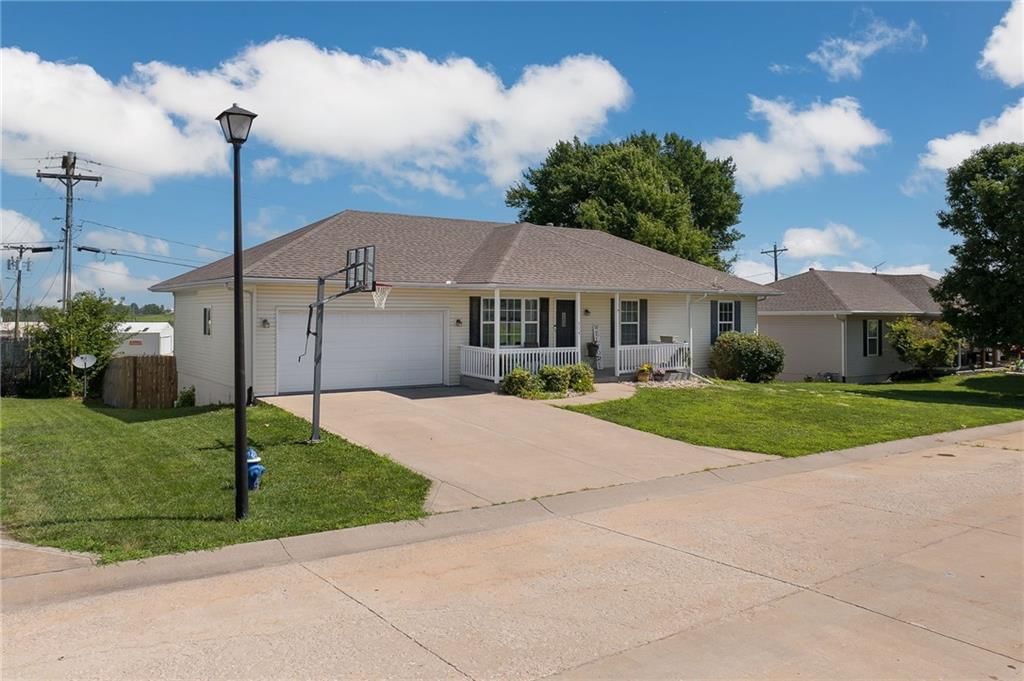 714 Harris Lane — photo 2