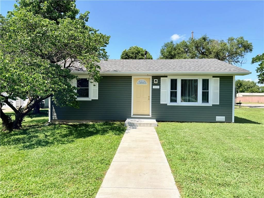 1402 W Walnut Street, Nevada, MO