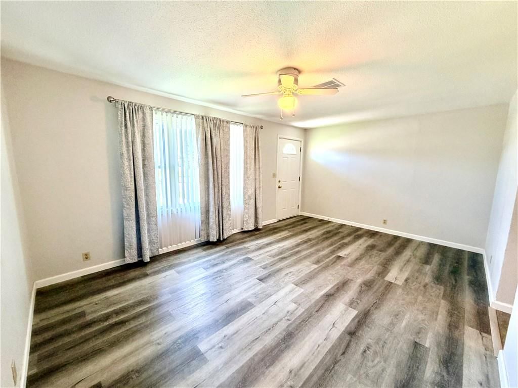 1402 W Walnut Street — photo 13