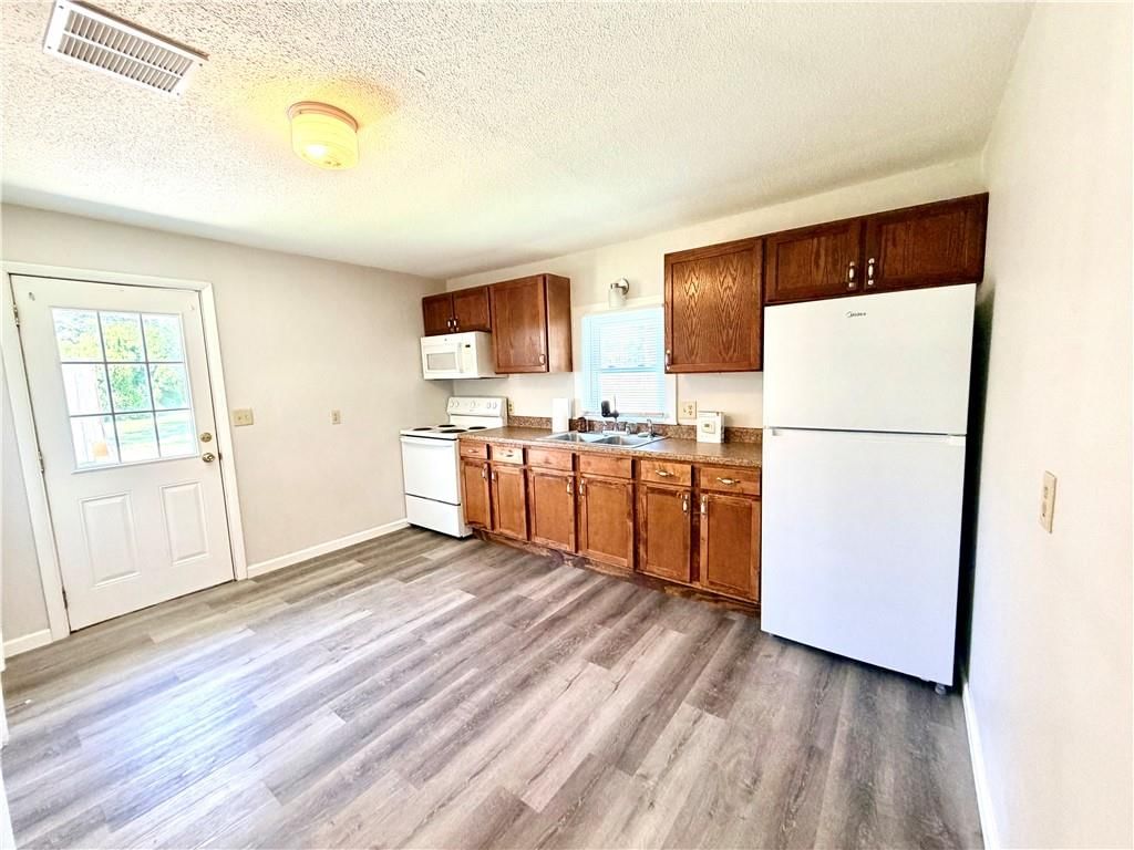 1402 W Walnut Street — photo 14