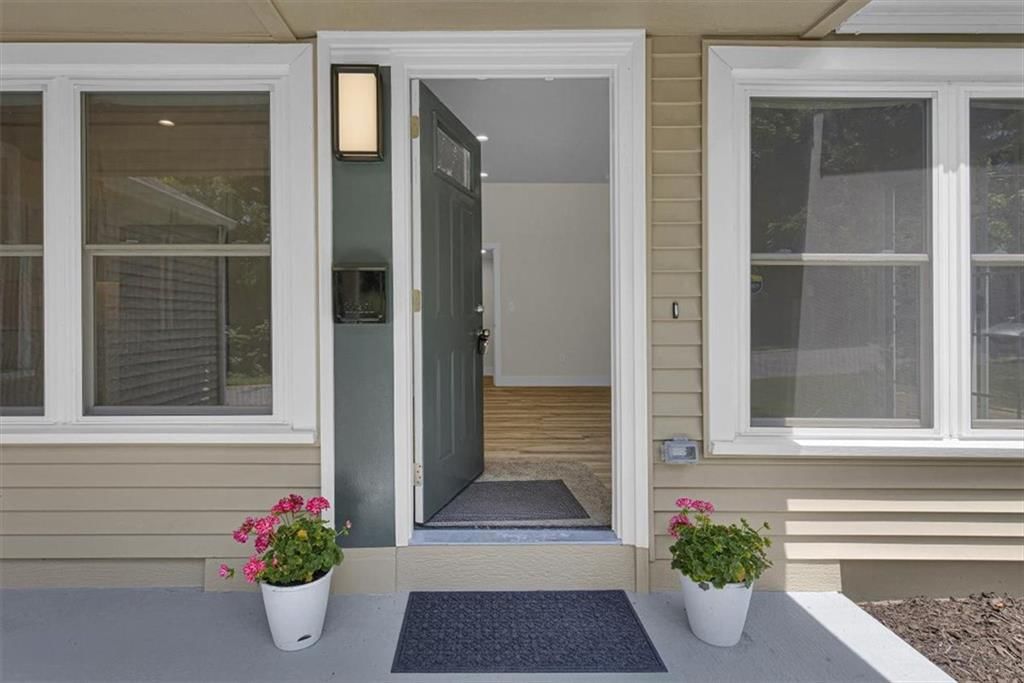 143 Grove Avenue — photo 3