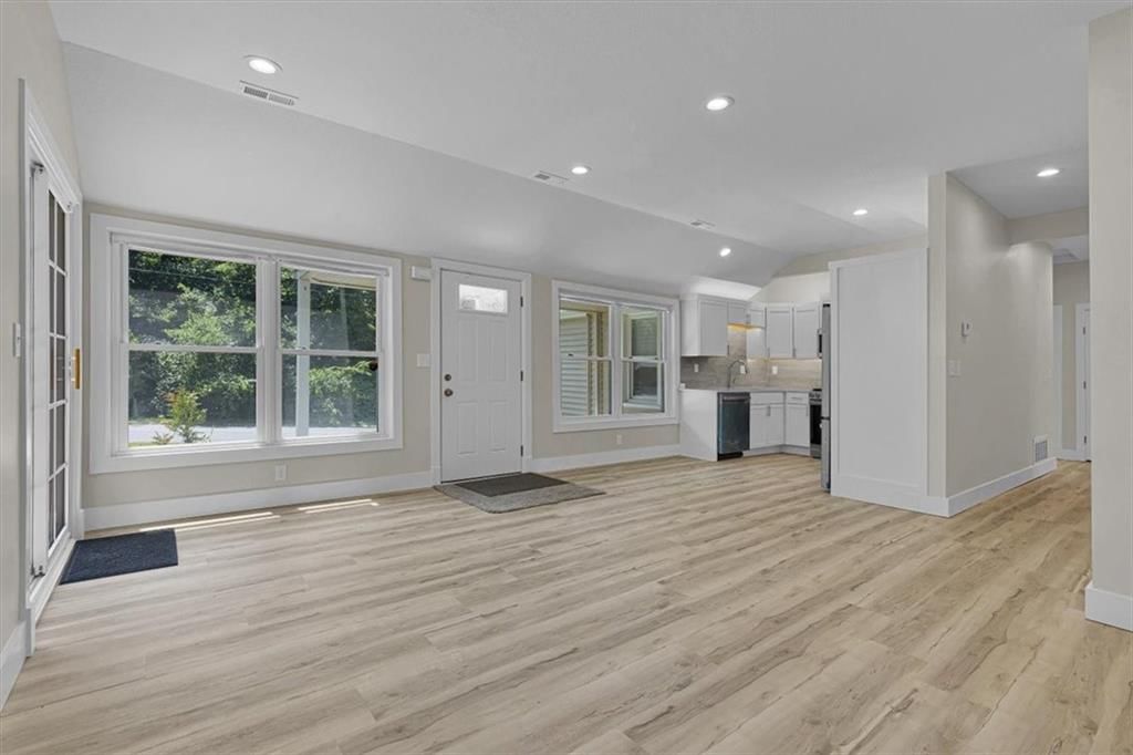 143 Grove Avenue — photo 8