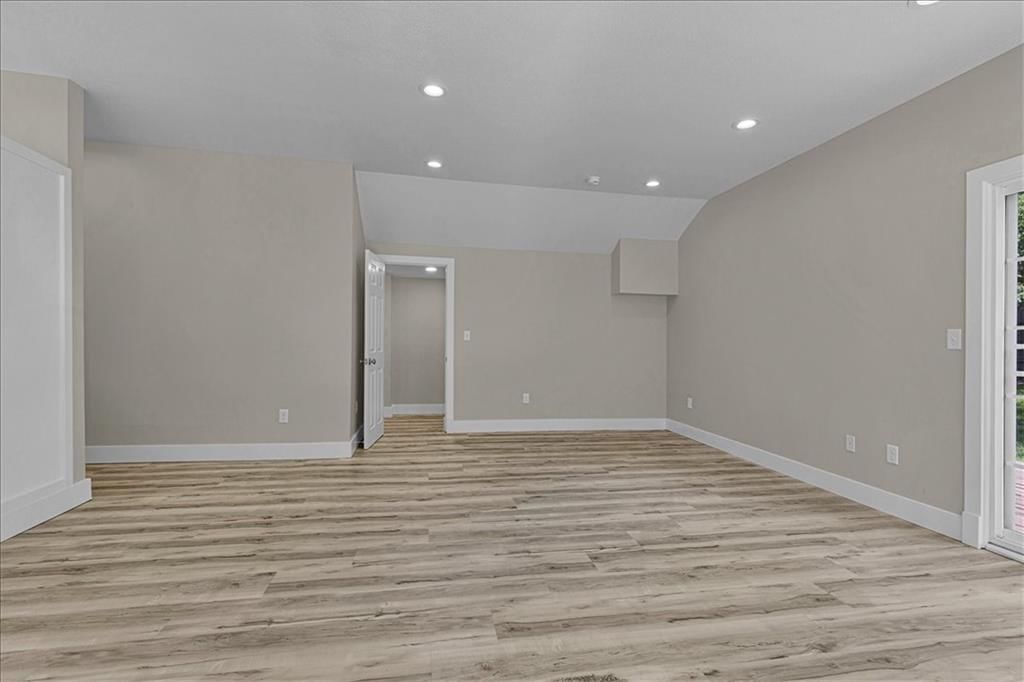 143 Grove Avenue — photo 9