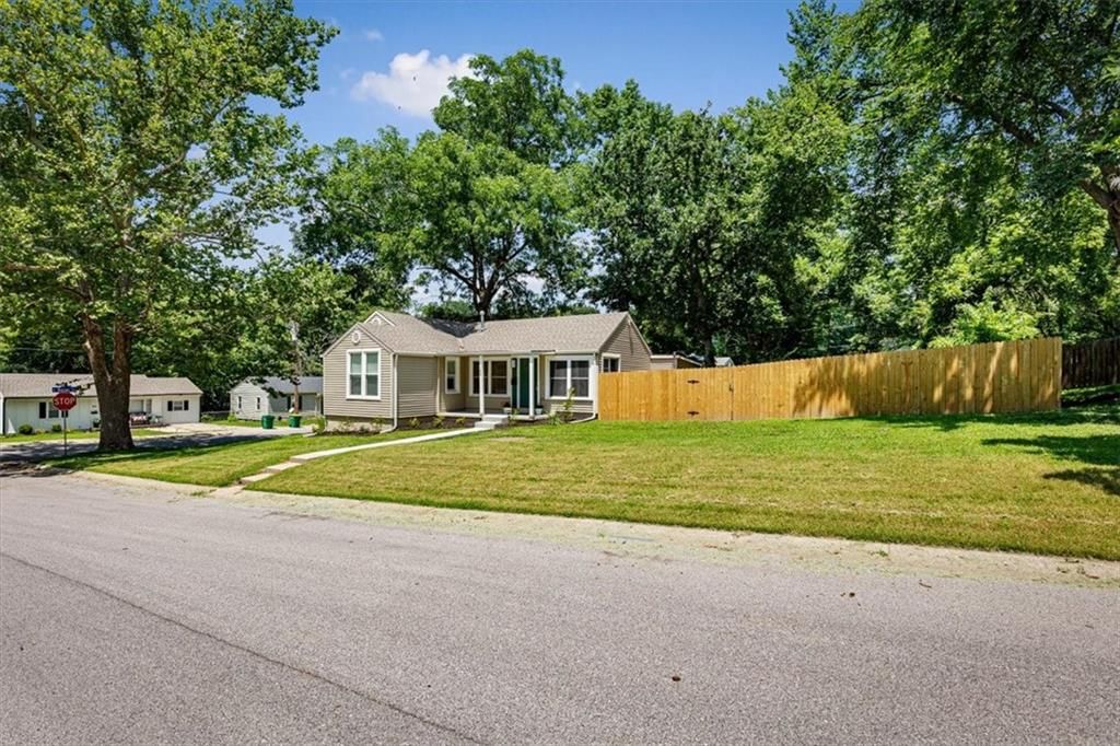143 Grove Avenue — photo 33