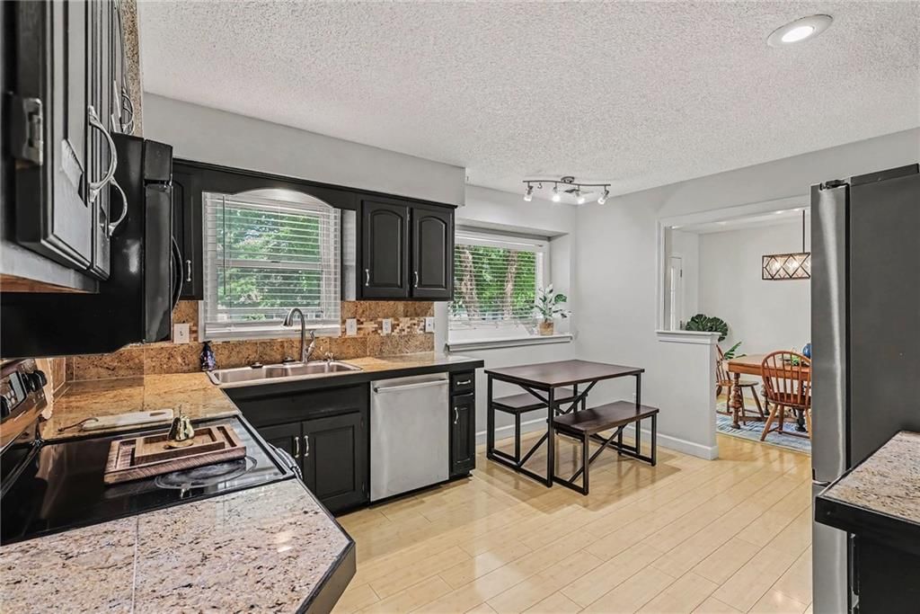 15299 CONSER Street — photo 9