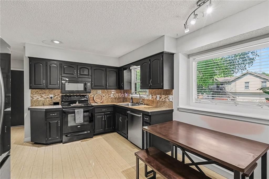 15299 CONSER Street — photo 10