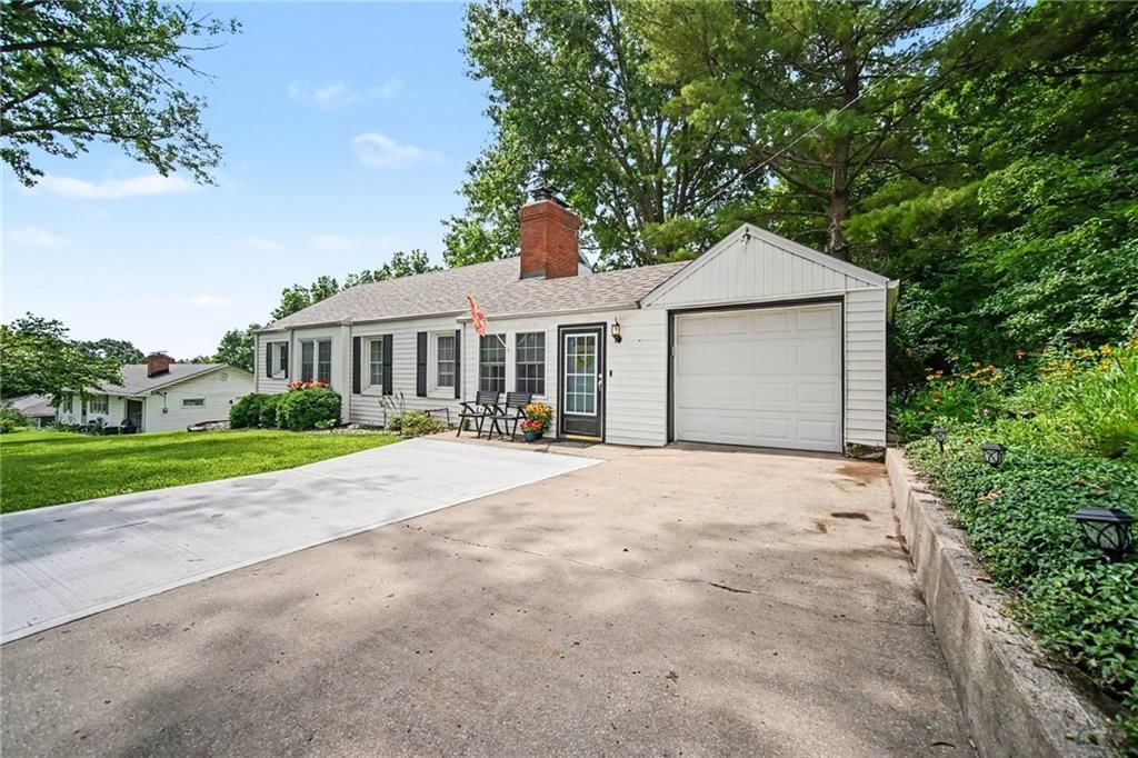 8409 NW Hilltop Road — photo 3