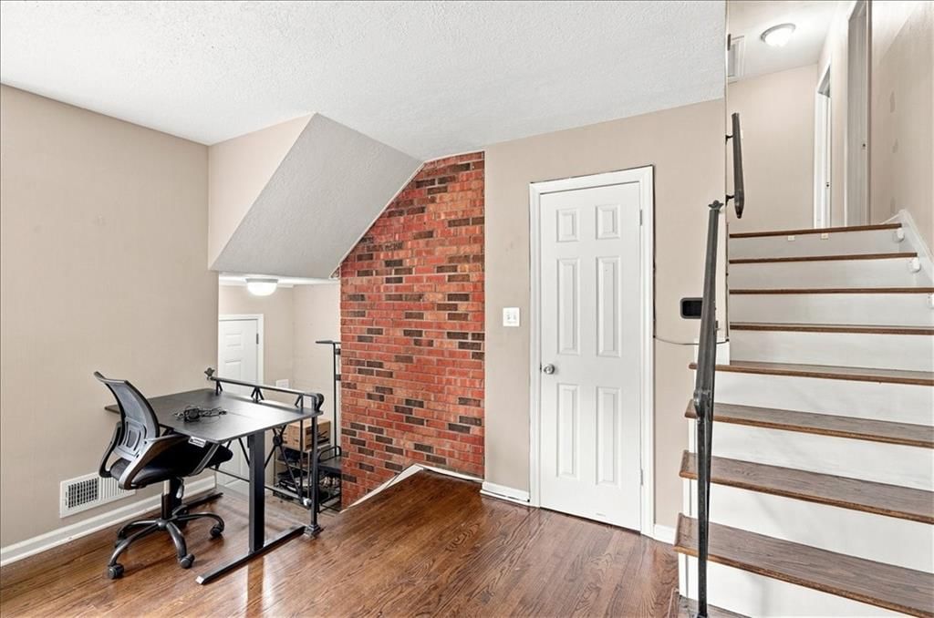 10001 Cambridge Avenue — photo 5