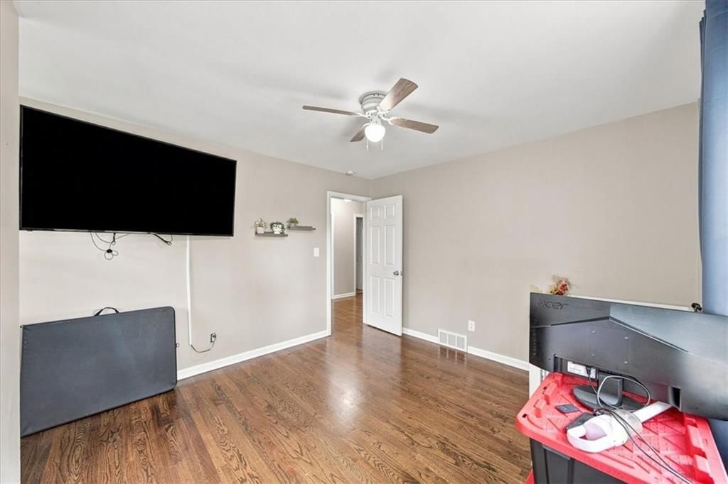 10001 Cambridge Avenue — photo 22