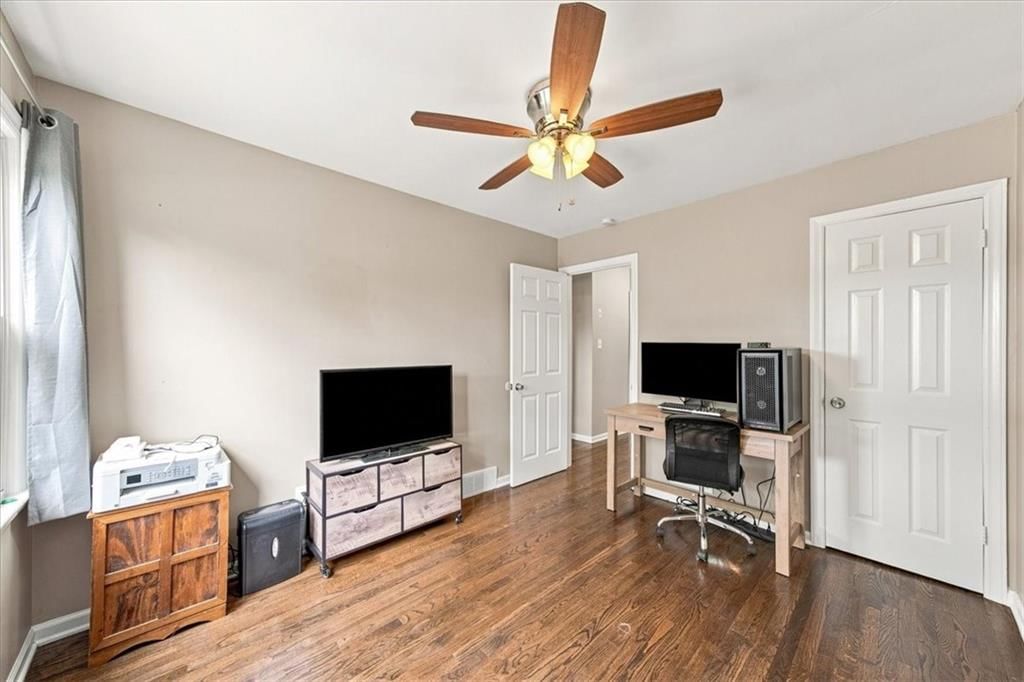 10001 Cambridge Avenue — photo 24