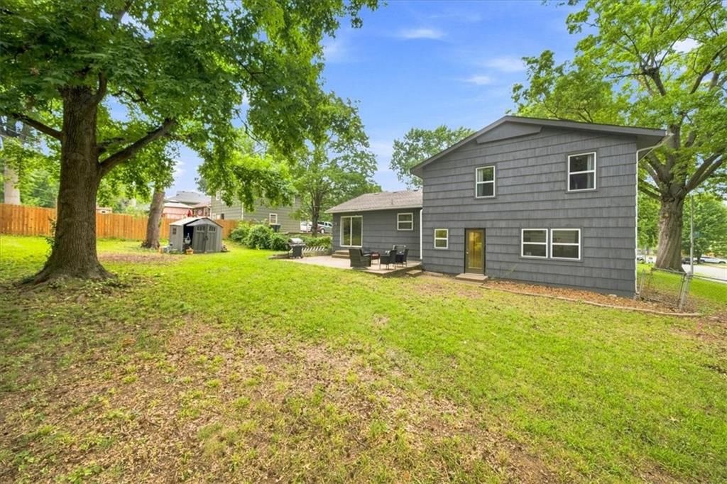 10001 Cambridge Avenue — photo 29