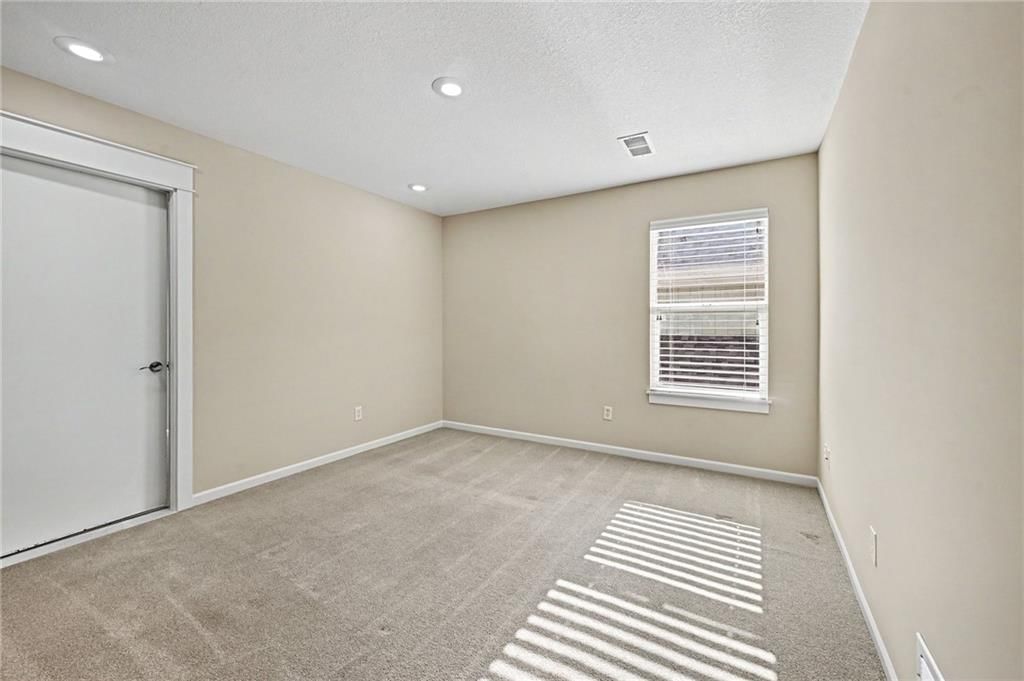 408 E 30th Avenue — photo 12