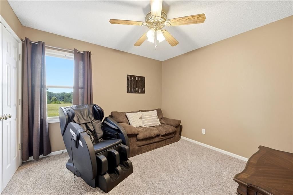 318 Shannon Avenue — photo 33