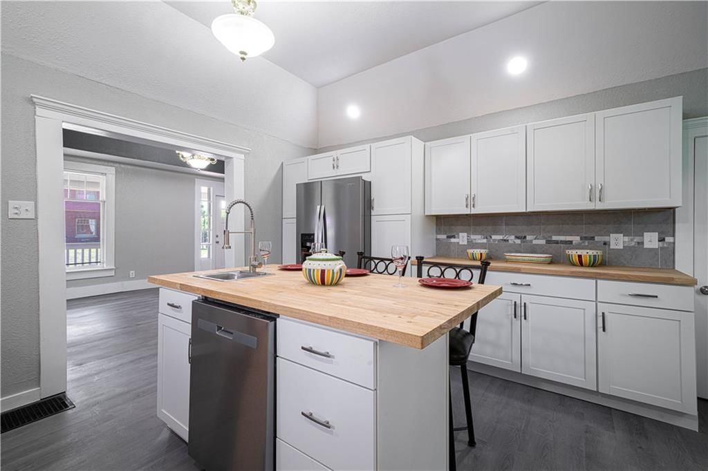 1407 Felix Street — photo 7