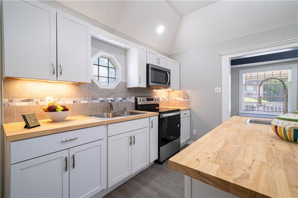1407 Felix Street — photo 8