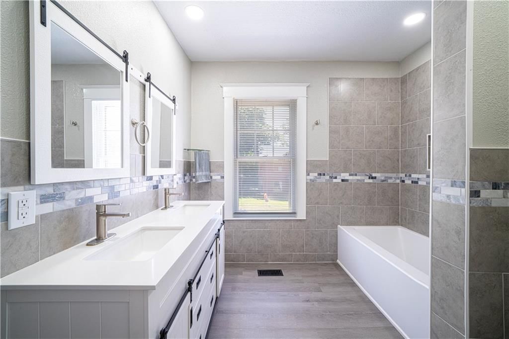 1407 Felix Street — photo 23