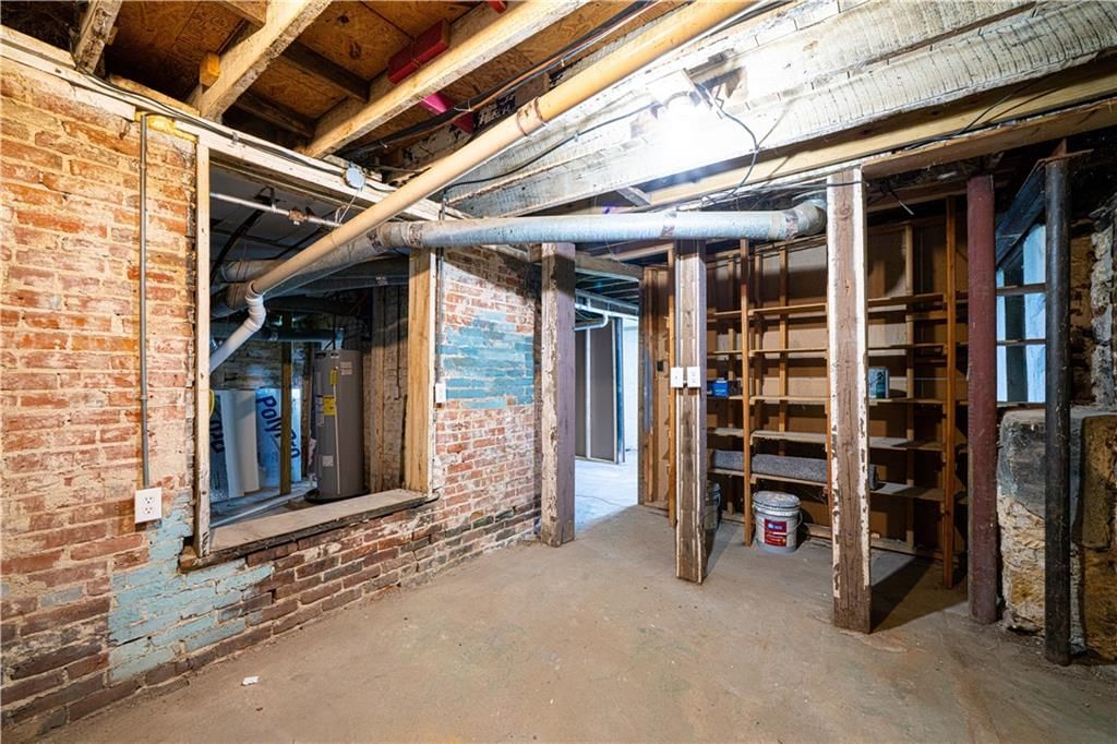 1407 Felix Street — photo 28