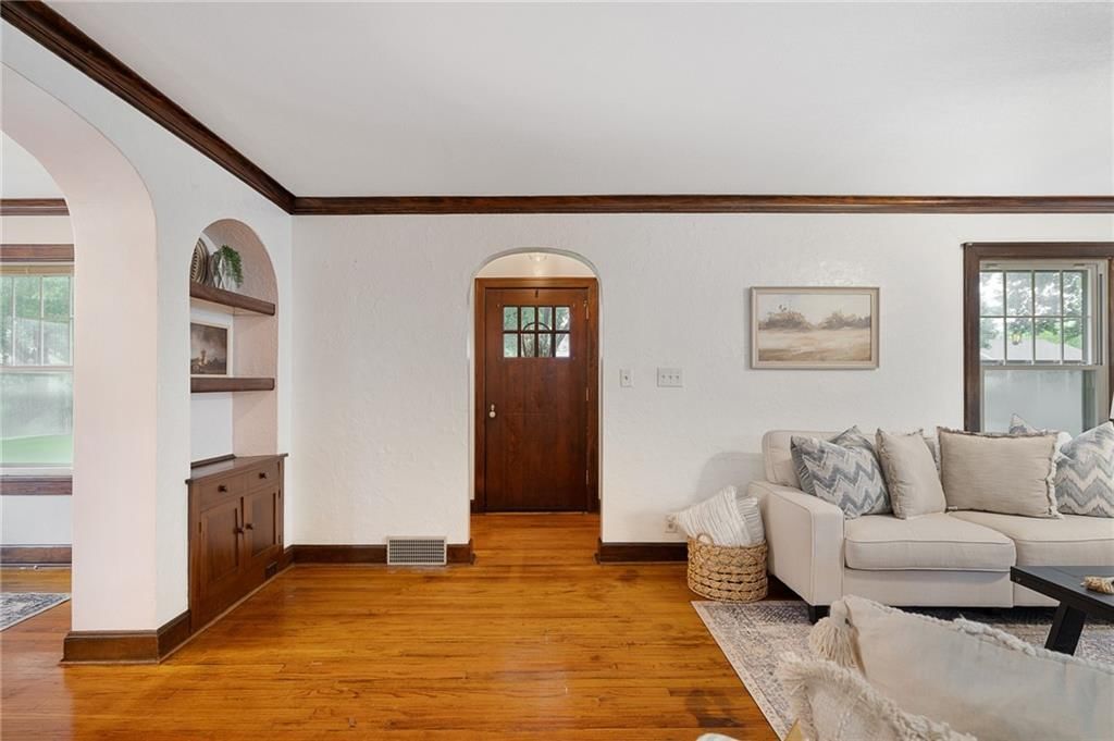 924 S Hickory Street — photo 6