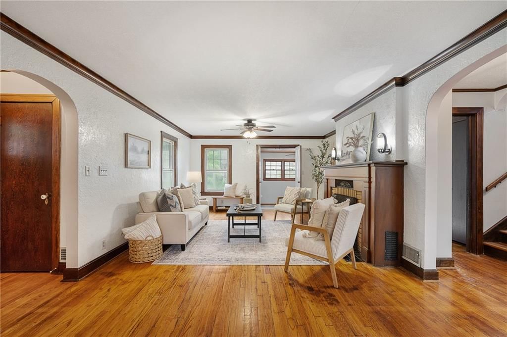 924 S Hickory Street — photo 8