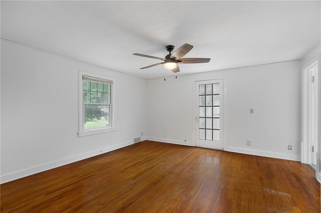924 S Hickory Street — photo 25