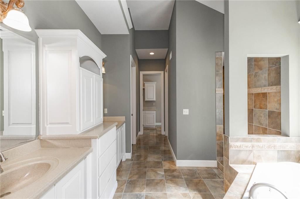 5313 W 124th Terrace — photo 34