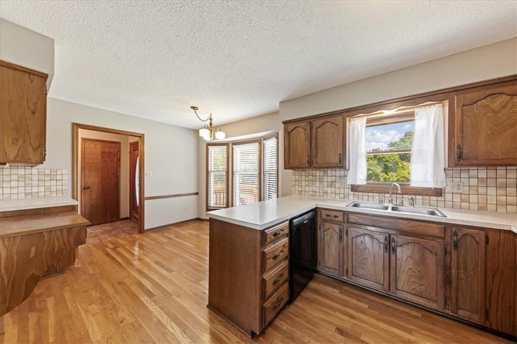 617 W Walnut Street — photo 5