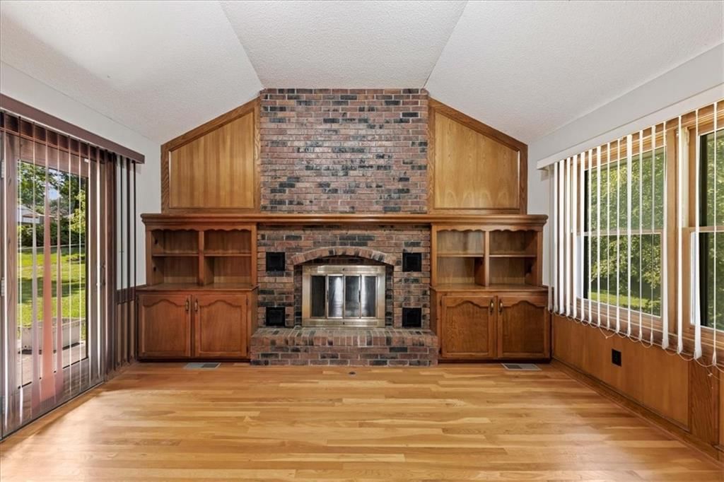 617 W Walnut Street — photo 8