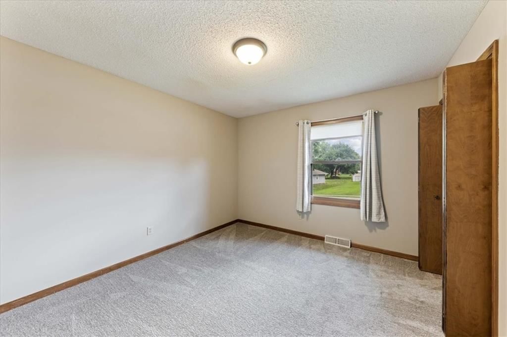 617 W Walnut Street — photo 10