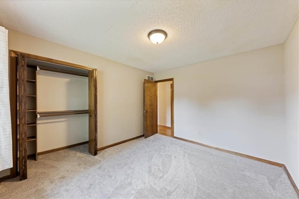 617 W Walnut Street — photo 11